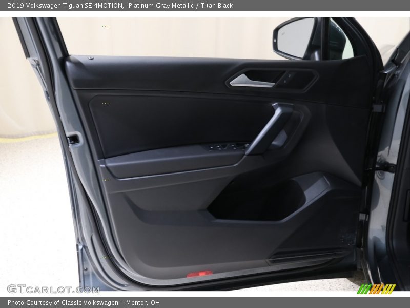 Platinum Gray Metallic / Titan Black 2019 Volkswagen Tiguan SE 4MOTION