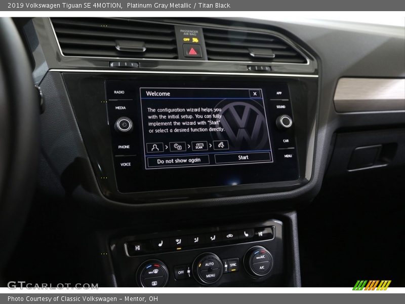 Platinum Gray Metallic / Titan Black 2019 Volkswagen Tiguan SE 4MOTION