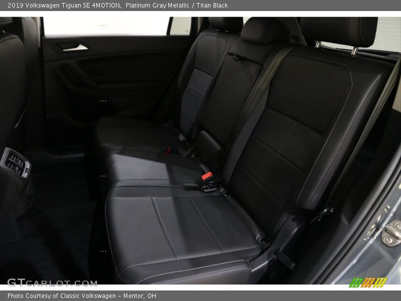 Platinum Gray Metallic / Titan Black 2019 Volkswagen Tiguan SE 4MOTION