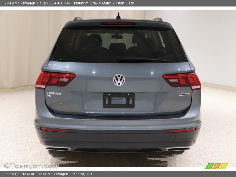 Platinum Gray Metallic / Titan Black 2019 Volkswagen Tiguan SE 4MOTION