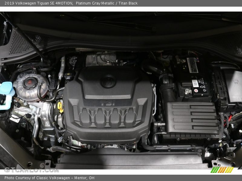 Platinum Gray Metallic / Titan Black 2019 Volkswagen Tiguan SE 4MOTION
