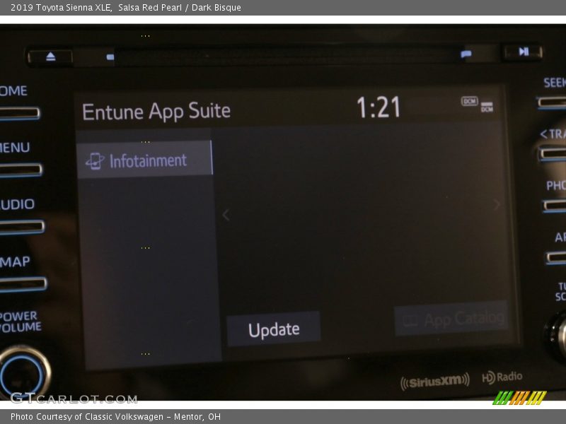Salsa Red Pearl / Dark Bisque 2019 Toyota Sienna XLE