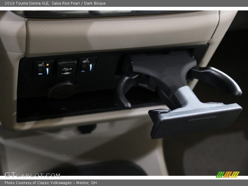 Salsa Red Pearl / Dark Bisque 2019 Toyota Sienna XLE