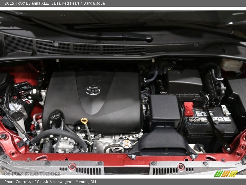 Salsa Red Pearl / Dark Bisque 2019 Toyota Sienna XLE