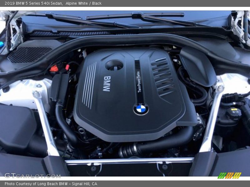 Alpine White / Black 2019 BMW 5 Series 540i Sedan