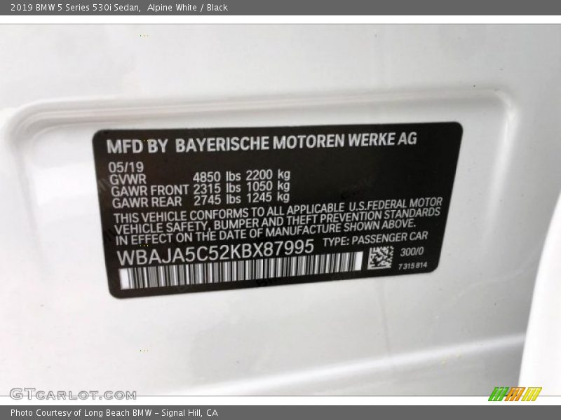 Alpine White / Black 2019 BMW 5 Series 530i Sedan