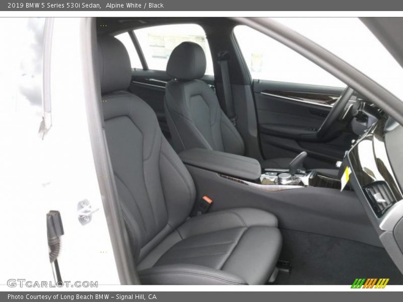 Alpine White / Black 2019 BMW 5 Series 530i Sedan