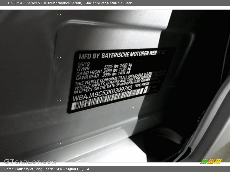 Glacier Silver Metallic / Black 2019 BMW 5 Series 530e iPerformance Sedan