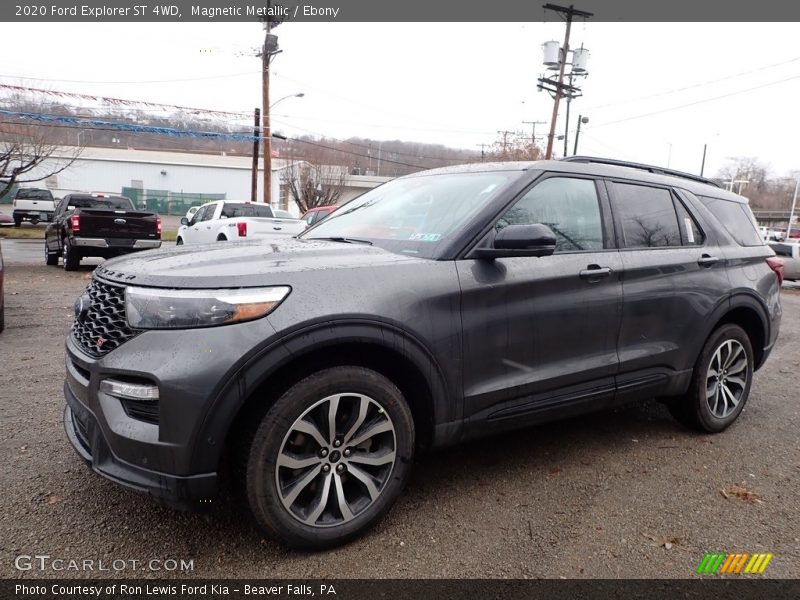 Front 3/4 View of 2020 Explorer ST 4WD