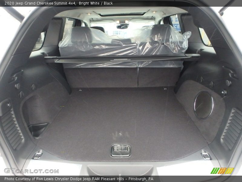  2020 Grand Cherokee Summit 4x4 Trunk