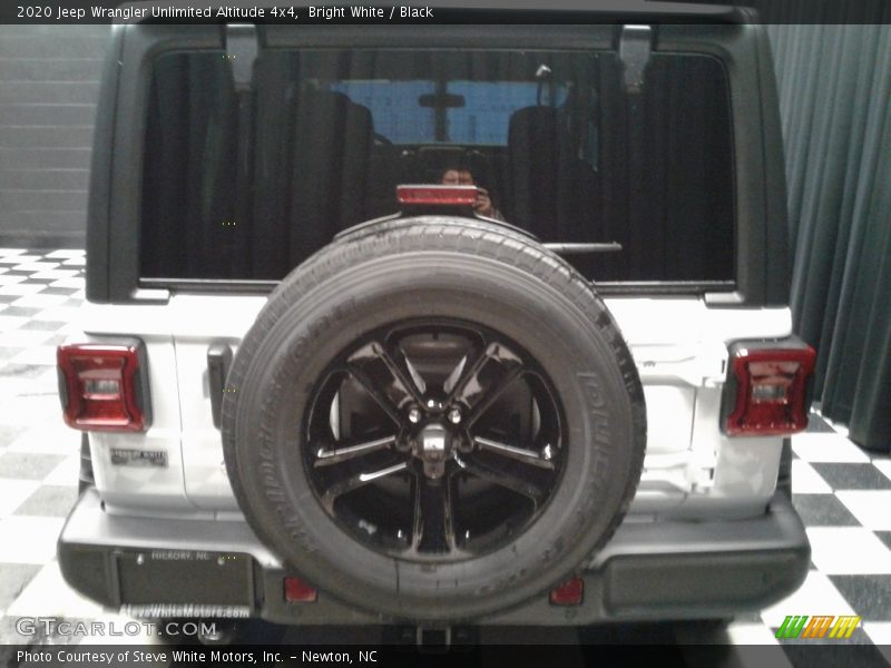Bright White / Black 2020 Jeep Wrangler Unlimited Altitude 4x4