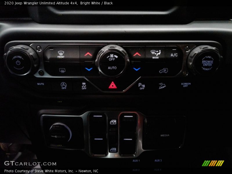 Bright White / Black 2020 Jeep Wrangler Unlimited Altitude 4x4