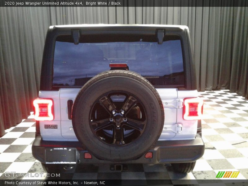 Bright White / Black 2020 Jeep Wrangler Unlimited Altitude 4x4