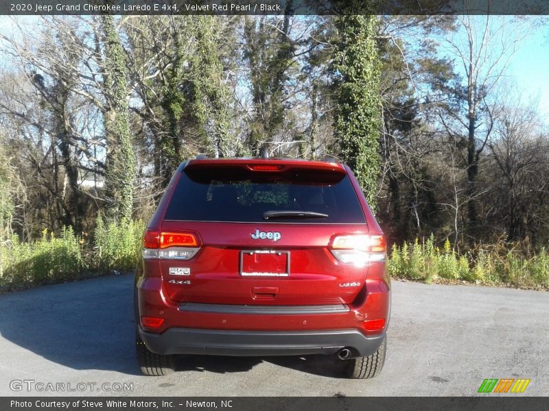 Velvet Red Pearl / Black 2020 Jeep Grand Cherokee Laredo E 4x4