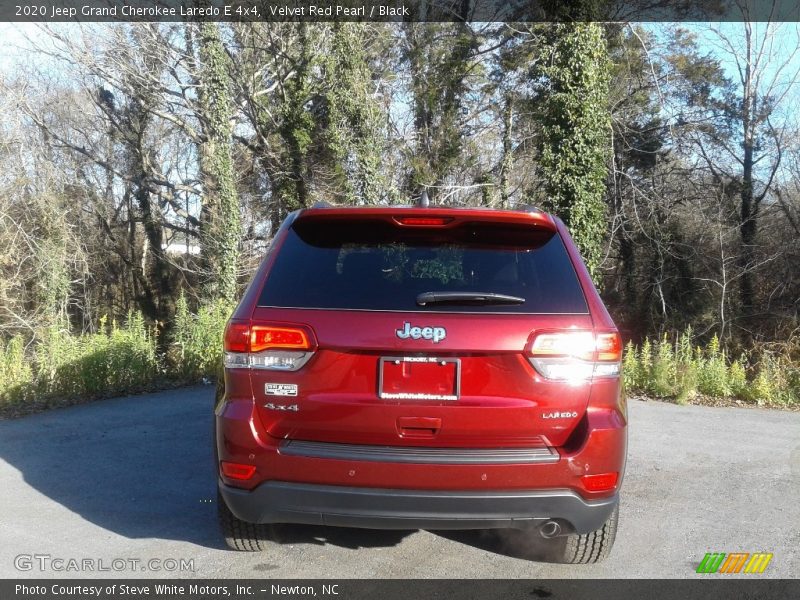 Velvet Red Pearl / Black 2020 Jeep Grand Cherokee Laredo E 4x4