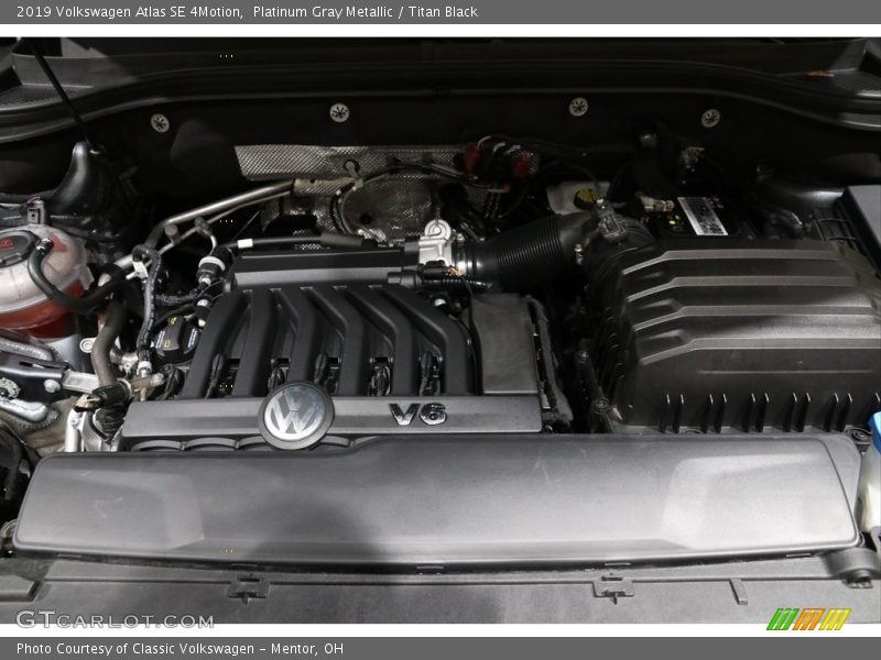 Platinum Gray Metallic / Titan Black 2019 Volkswagen Atlas SE 4Motion