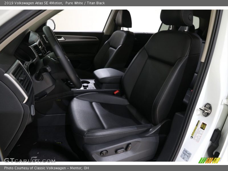 Pure White / Titan Black 2019 Volkswagen Atlas SE 4Motion