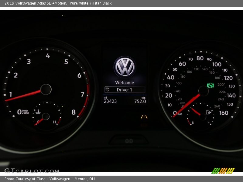 Pure White / Titan Black 2019 Volkswagen Atlas SE 4Motion