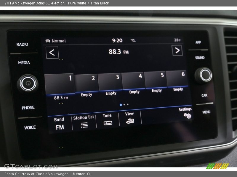 Pure White / Titan Black 2019 Volkswagen Atlas SE 4Motion