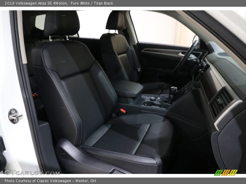 Pure White / Titan Black 2019 Volkswagen Atlas SE 4Motion