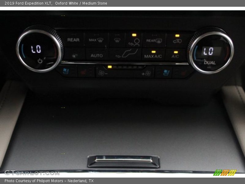 Oxford White / Medium Stone 2019 Ford Expedition XLT