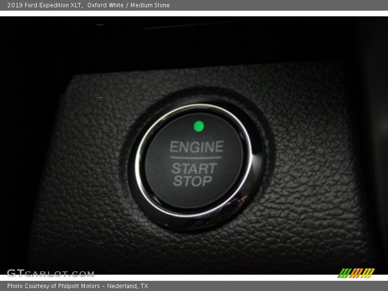 Oxford White / Medium Stone 2019 Ford Expedition XLT