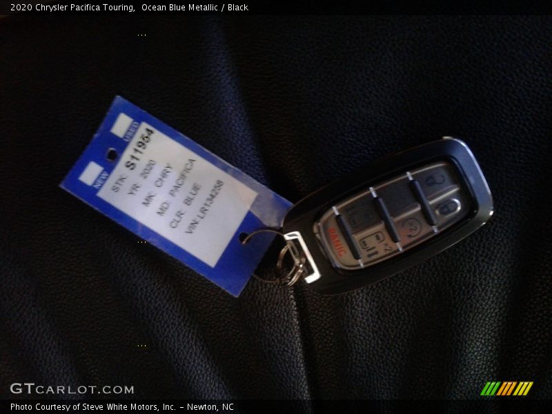 Ocean Blue Metallic / Black 2020 Chrysler Pacifica Touring