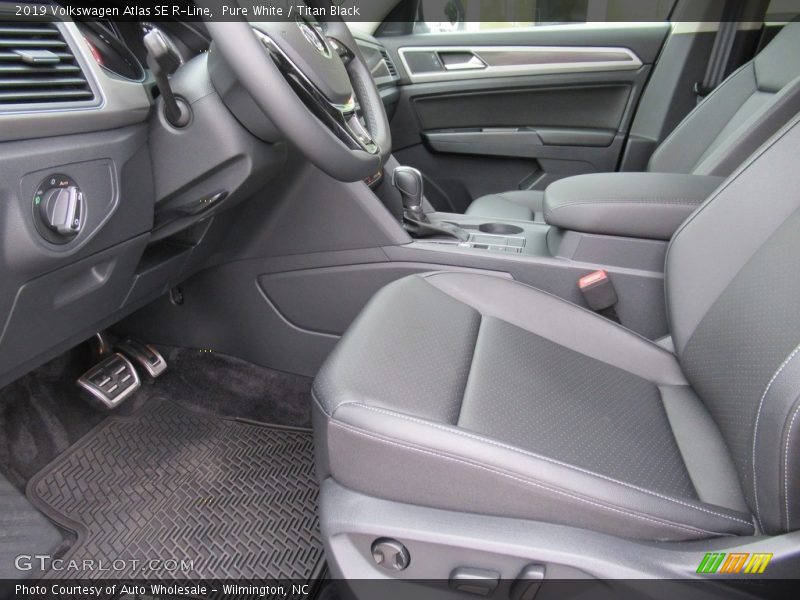 Pure White / Titan Black 2019 Volkswagen Atlas SE R-Line