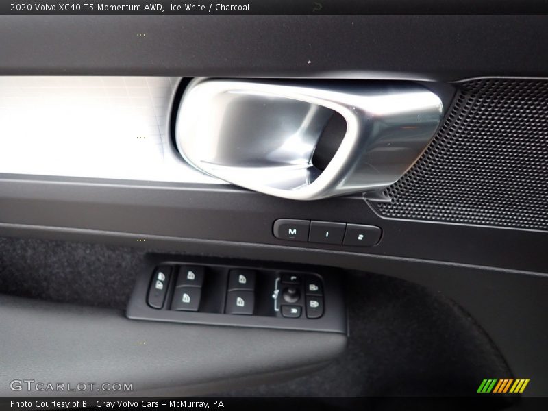Ice White / Charcoal 2020 Volvo XC40 T5 Momentum AWD