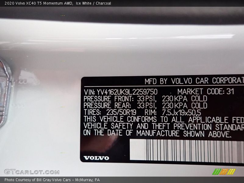 Ice White / Charcoal 2020 Volvo XC40 T5 Momentum AWD