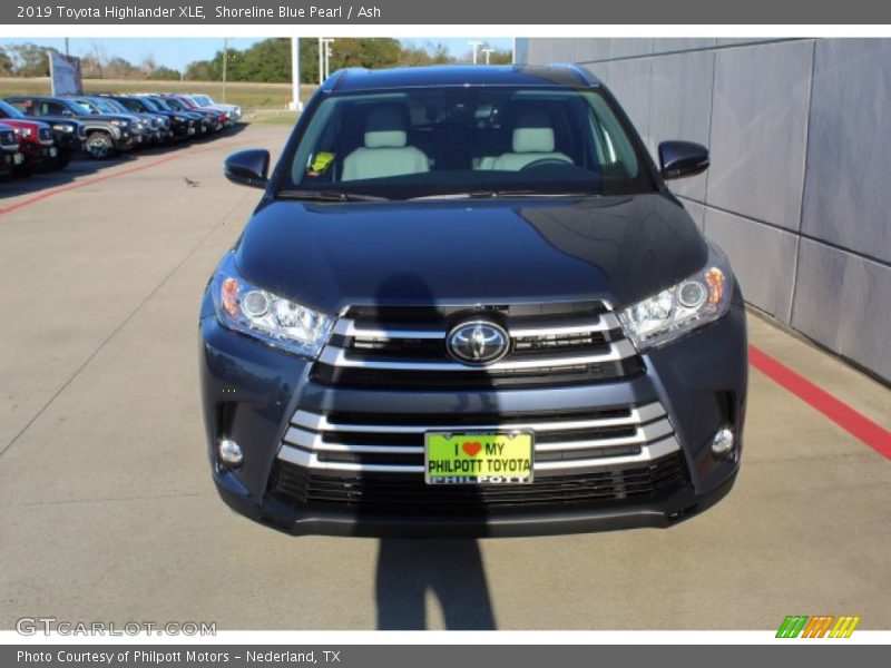 Shoreline Blue Pearl / Ash 2019 Toyota Highlander XLE