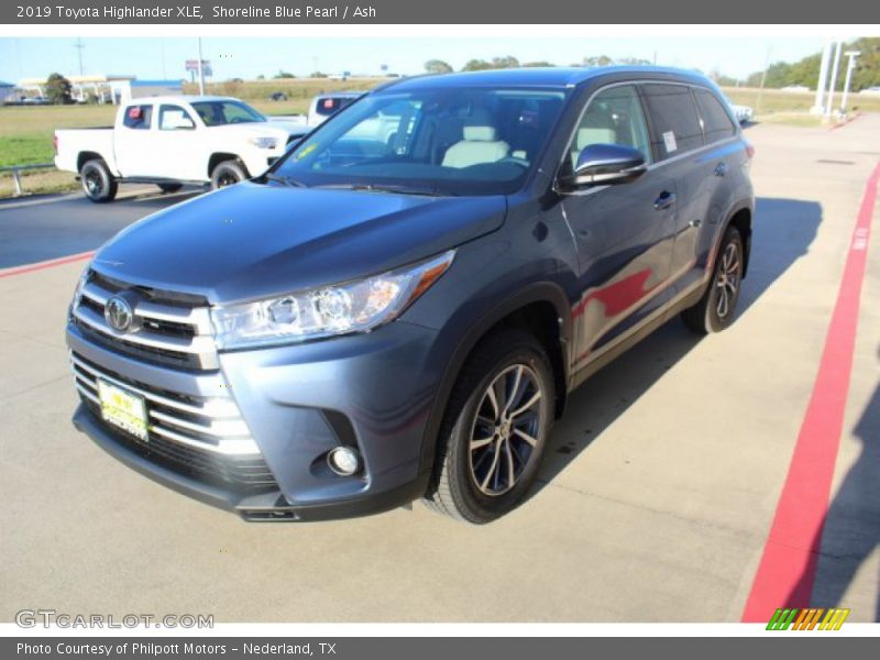 Shoreline Blue Pearl / Ash 2019 Toyota Highlander XLE