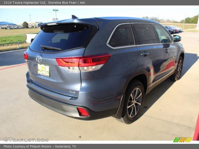 Shoreline Blue Pearl / Ash 2019 Toyota Highlander XLE