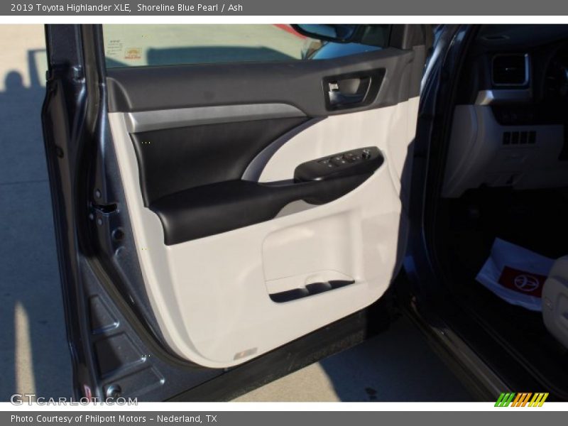 Shoreline Blue Pearl / Ash 2019 Toyota Highlander XLE