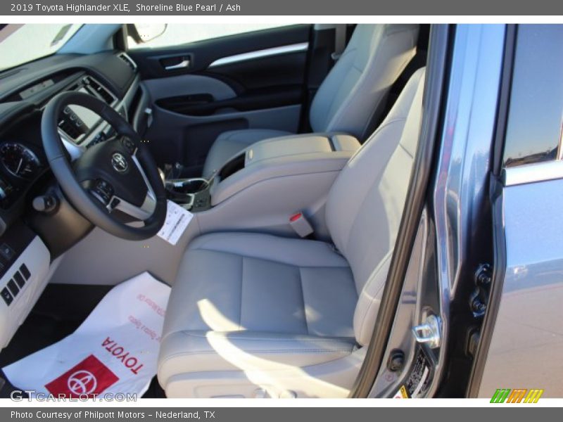 Shoreline Blue Pearl / Ash 2019 Toyota Highlander XLE