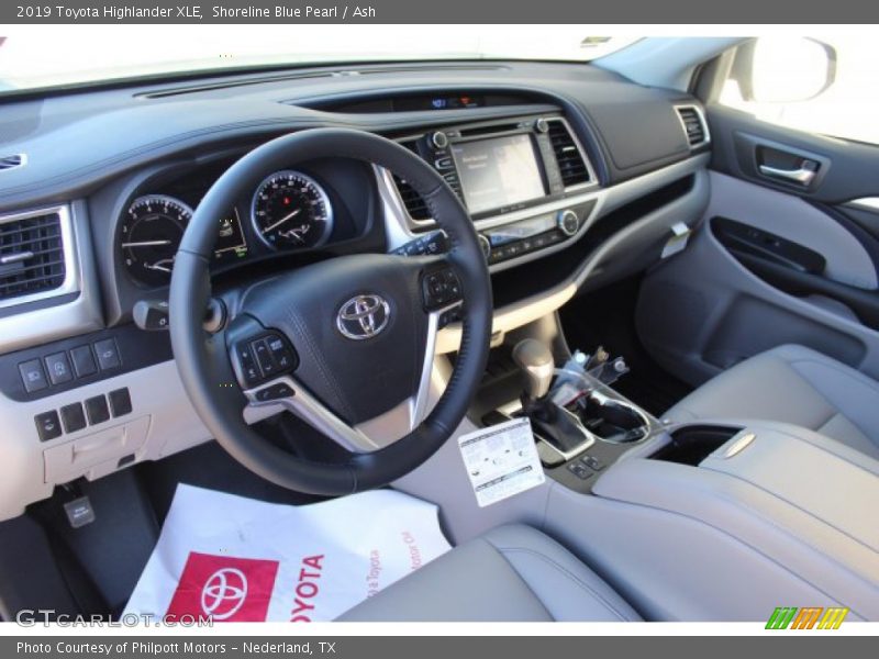 Shoreline Blue Pearl / Ash 2019 Toyota Highlander XLE