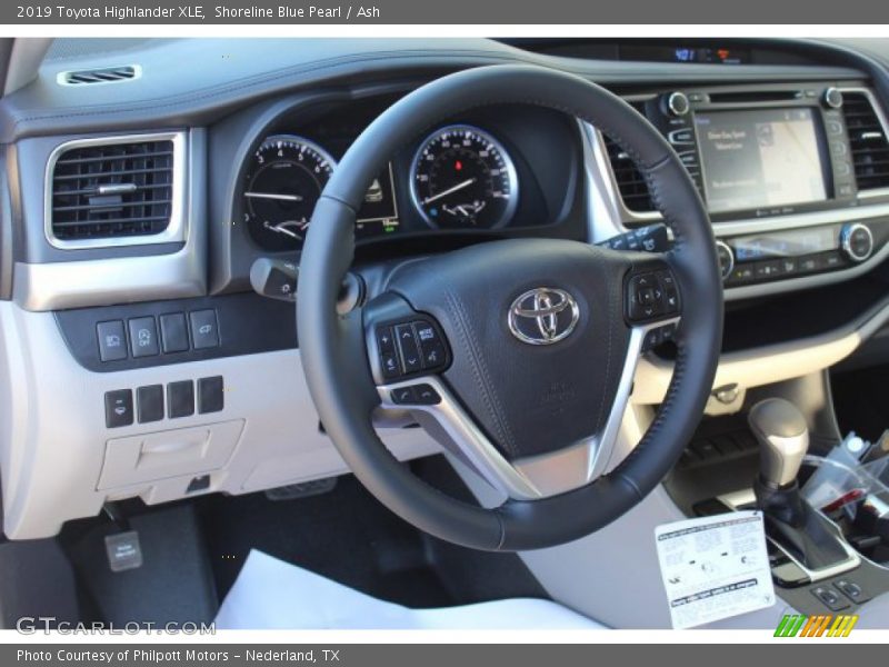 Shoreline Blue Pearl / Ash 2019 Toyota Highlander XLE