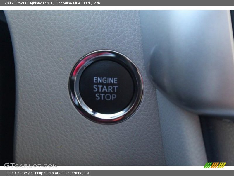 Shoreline Blue Pearl / Ash 2019 Toyota Highlander XLE