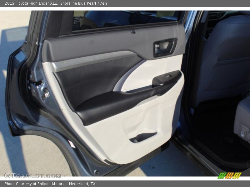 Shoreline Blue Pearl / Ash 2019 Toyota Highlander XLE