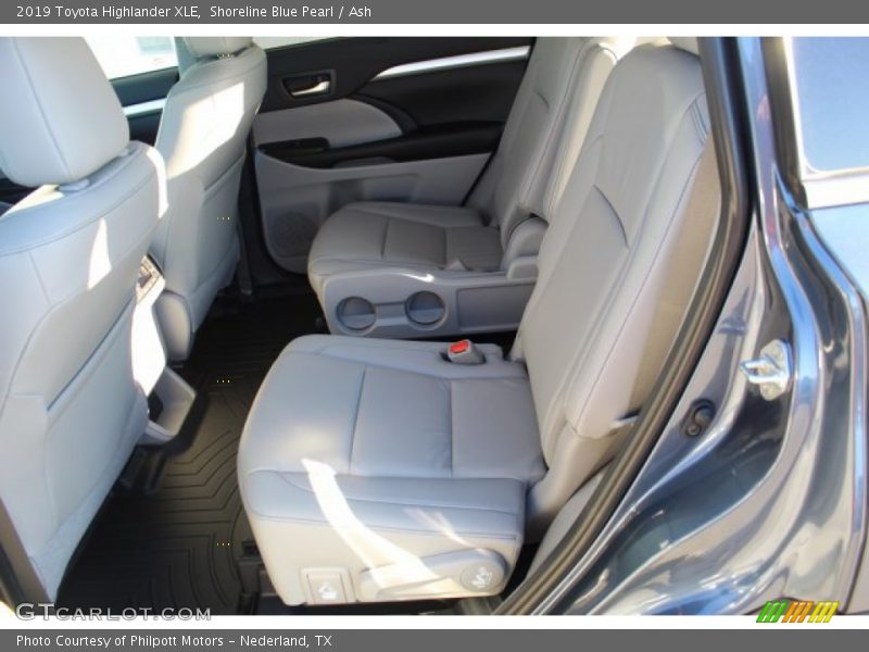 Shoreline Blue Pearl / Ash 2019 Toyota Highlander XLE