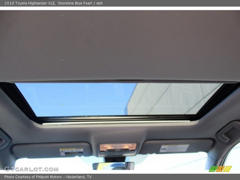 Shoreline Blue Pearl / Ash 2019 Toyota Highlander XLE