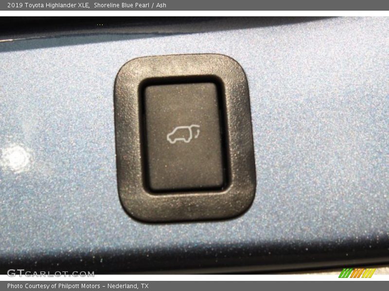 Shoreline Blue Pearl / Ash 2019 Toyota Highlander XLE