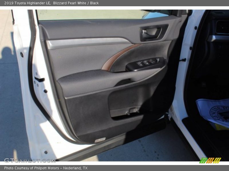 Blizzard Pearl White / Black 2019 Toyota Highlander LE