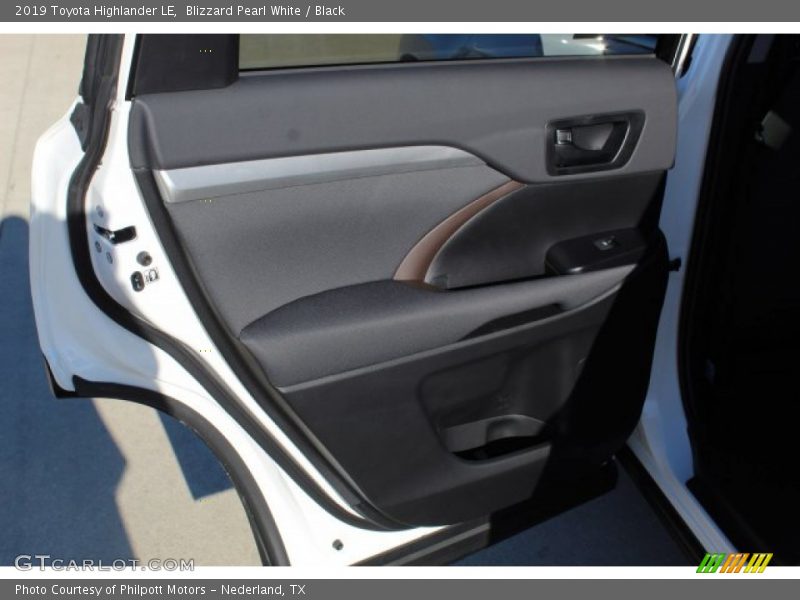 Blizzard Pearl White / Black 2019 Toyota Highlander LE