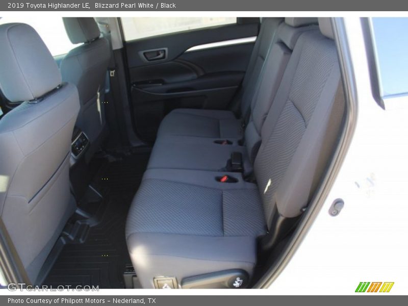 Blizzard Pearl White / Black 2019 Toyota Highlander LE