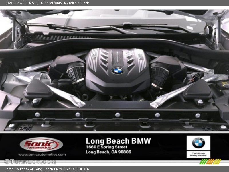 Mineral White Metallic / Black 2020 BMW X5 M50i