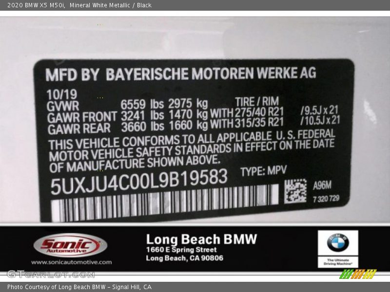 Mineral White Metallic / Black 2020 BMW X5 M50i