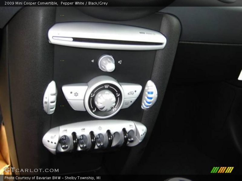 Pepper White / Black/Grey 2009 Mini Cooper Convertible