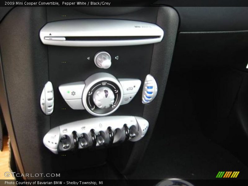 Pepper White / Black/Grey 2009 Mini Cooper Convertible