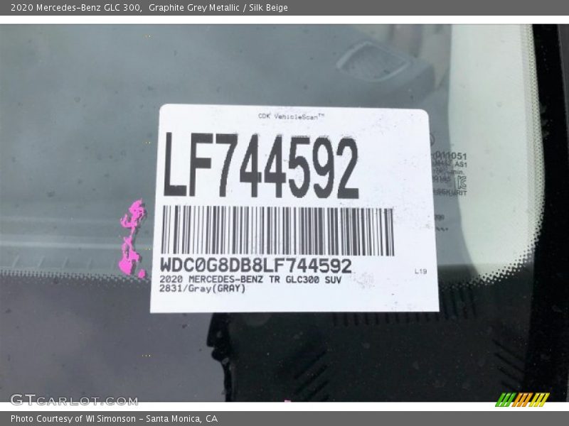 Graphite Grey Metallic / Silk Beige 2020 Mercedes-Benz GLC 300